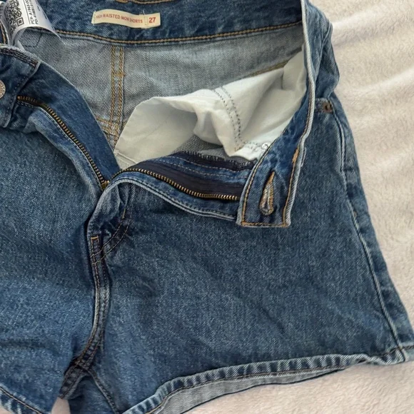 Levi's Classic Blue Jean Shorts - Picture 3 of 5